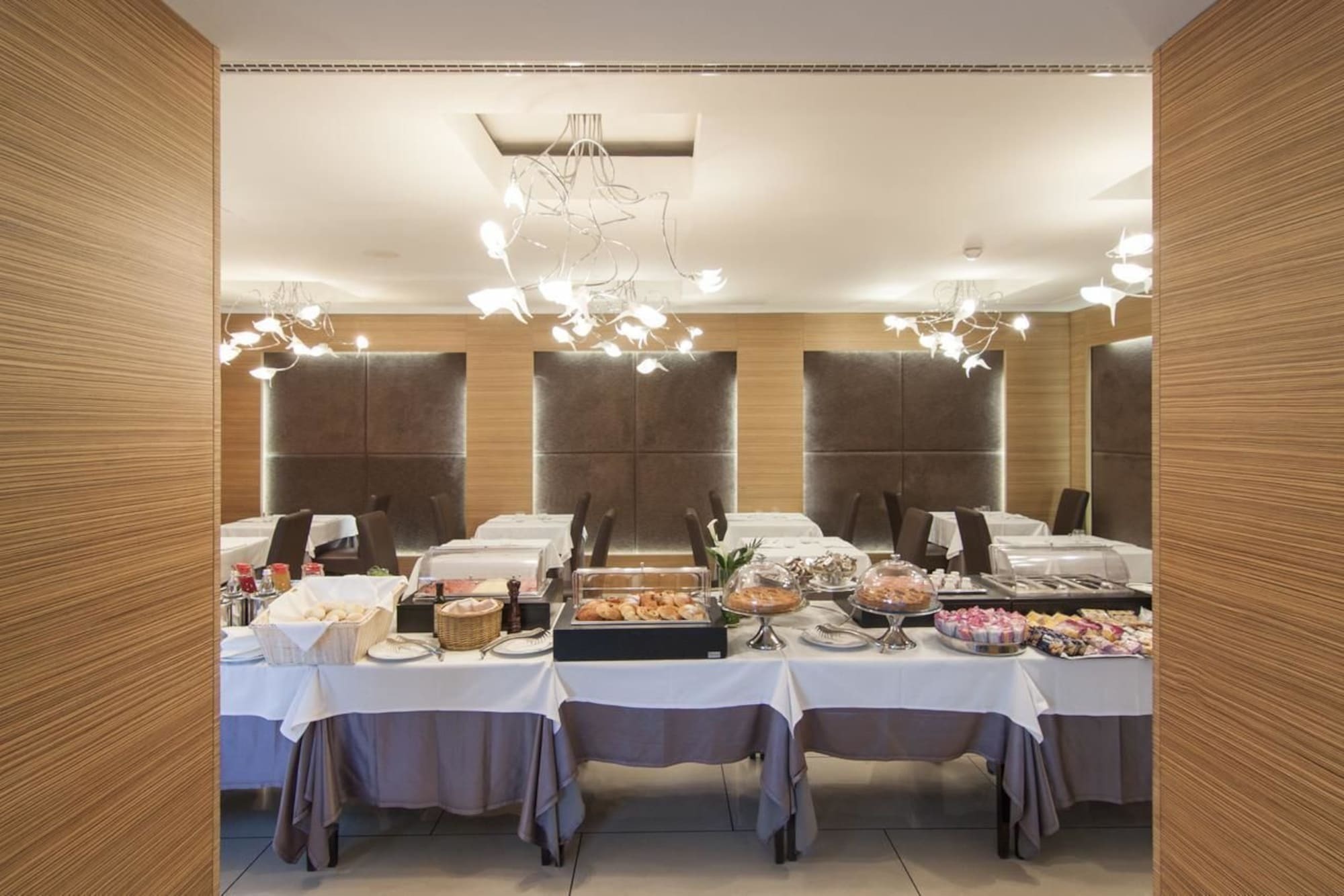 Inverigo Hotel Екстер'єр фото